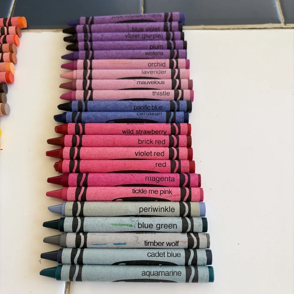 VTG 1997 Crayola Crayons by Binney & Smith Lot of 39 Colors some RARE (D5)